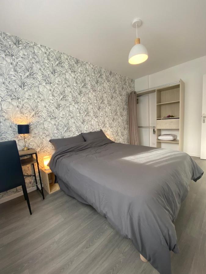 Sleep In Apartment *